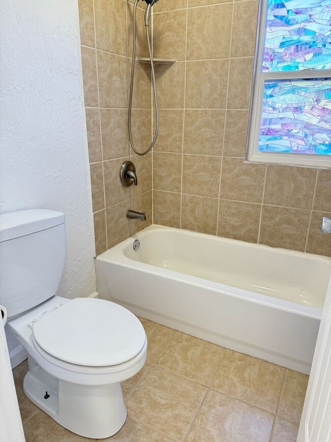 Building Photo - Charming Remodeled Bungalow Near Downtown ...