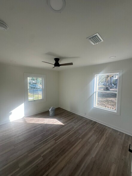 Building Photo - 1003 N Young St