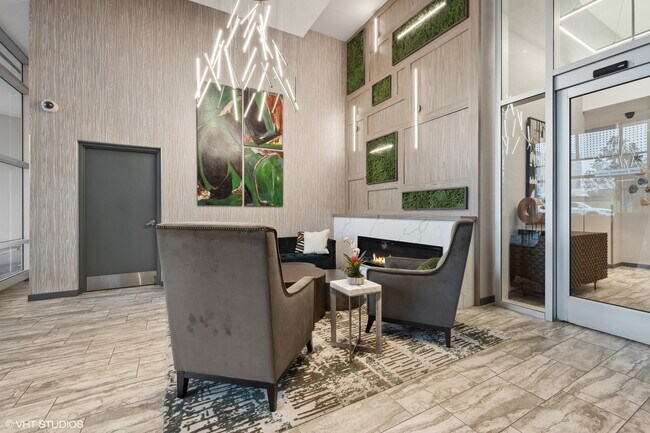 Building Photo - 701 S Wells St