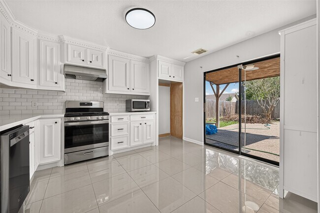 Building Photo - 6419 Paso Del Sol Dr