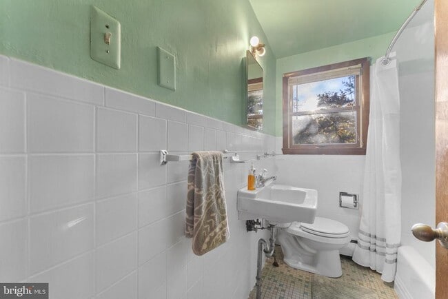 Building Photo - 225 Pershing Ave