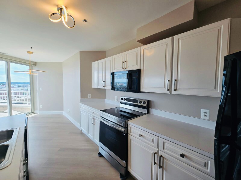 Building Photo - 100 Harborview Dr