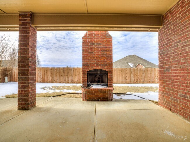 Building Photo - 13609 Gentry Dr