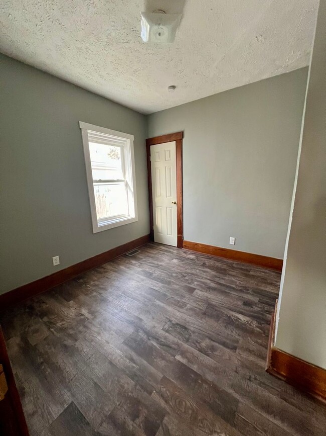 Building Photo - 2Bed/1Bath House
