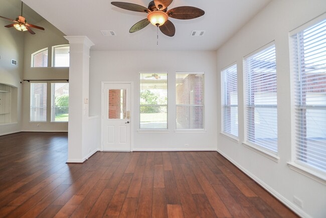 Building Photo - 4315 Village Forest Dr