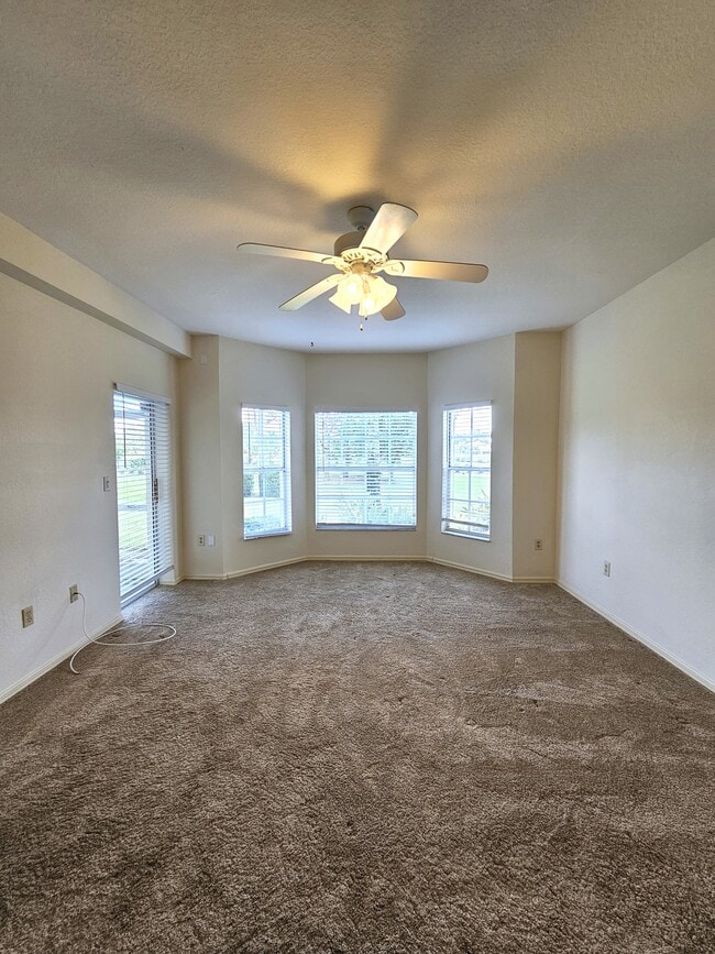 Building Photo - 6025 Chardonnay Ln