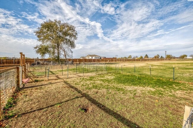 Building Photo - 2.24 Acres in Kennewick