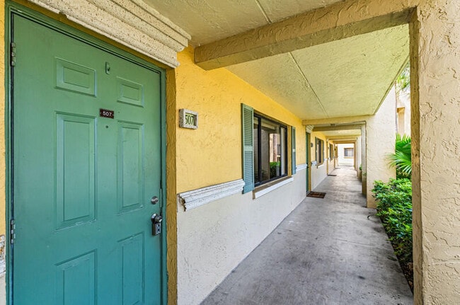 Building Photo - 507 Meadows Cir