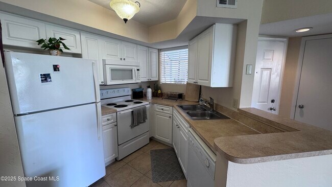Building Photo - 1841 Island Club Dr