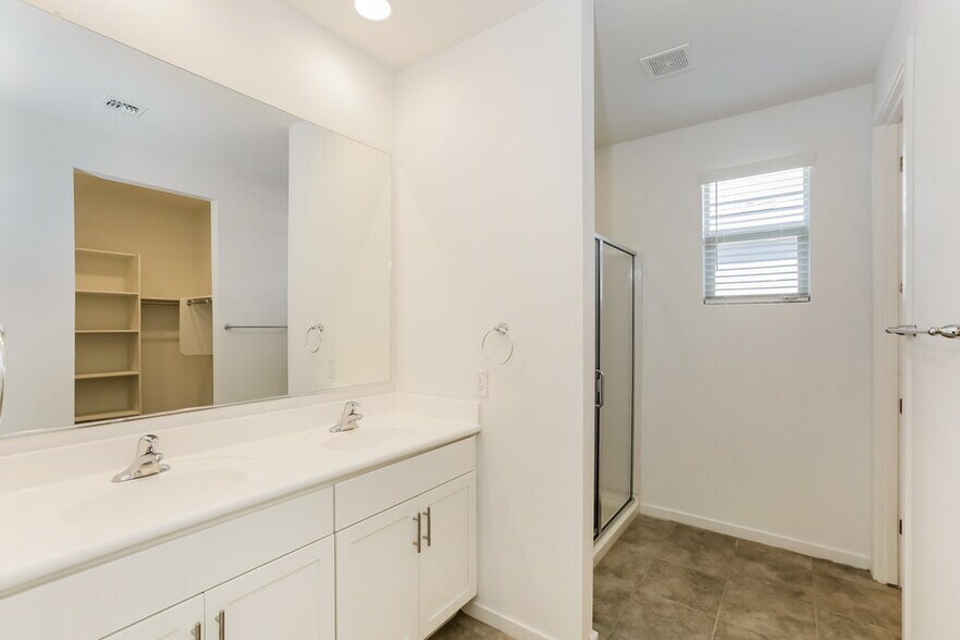 Building Photo - 6751 W Pedro Ln