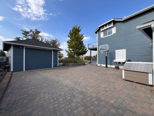 Building Photo - Large Beautiful Home off Toll Rd, South Reno