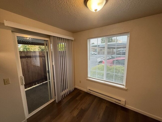 Building Photo - 1019 Boedies Dr