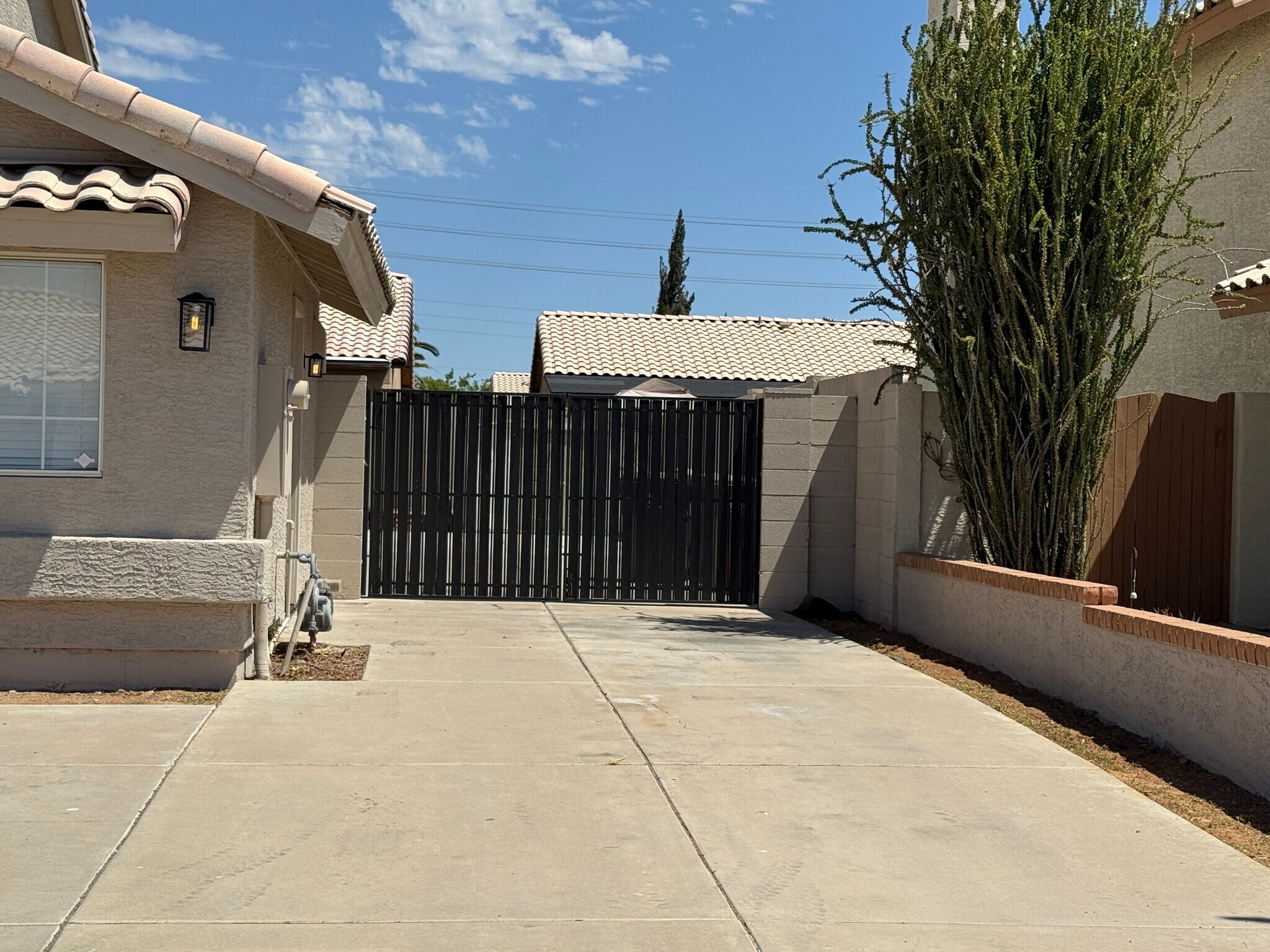 Building Photo - 8460 W Aster Dr