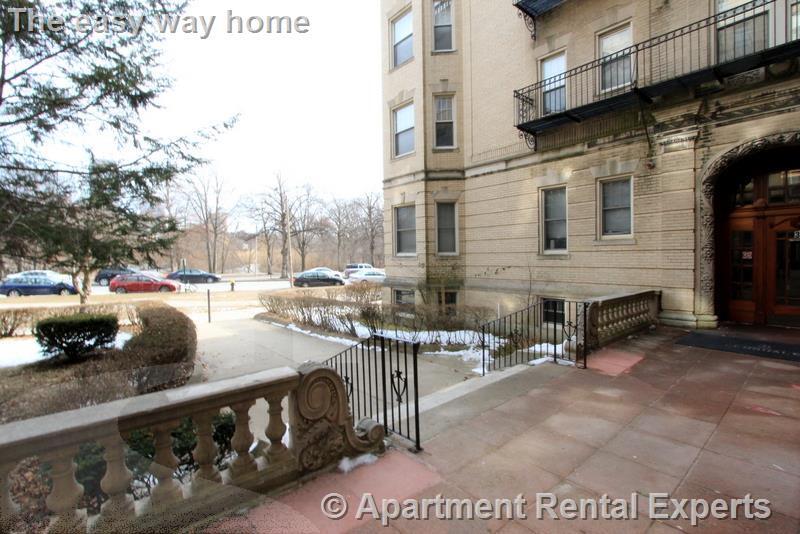 Building Photo - 29 Park Dr