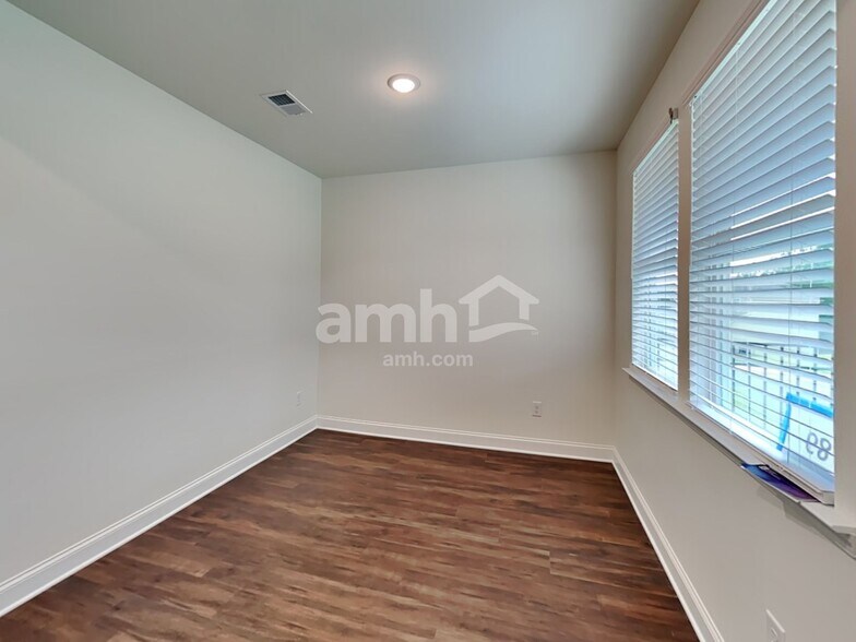 Building Photo - 175 Pecan Dr