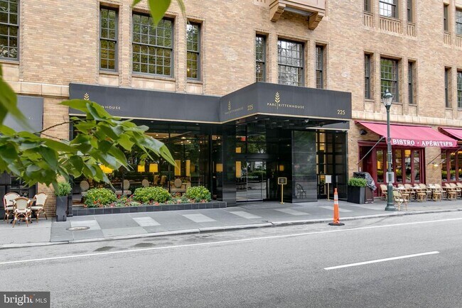 Building Photo - 219 S 18th St