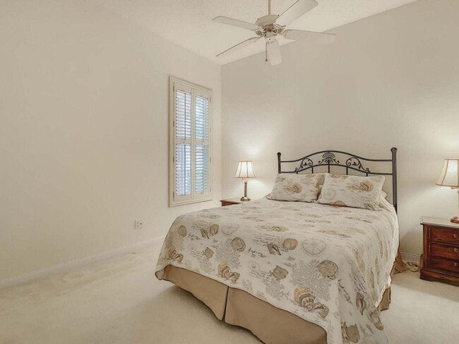 Building Photo - 8533 SE Palm Hammock Ln