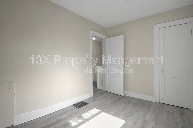 Building Photo - 1085 E 17th Ave