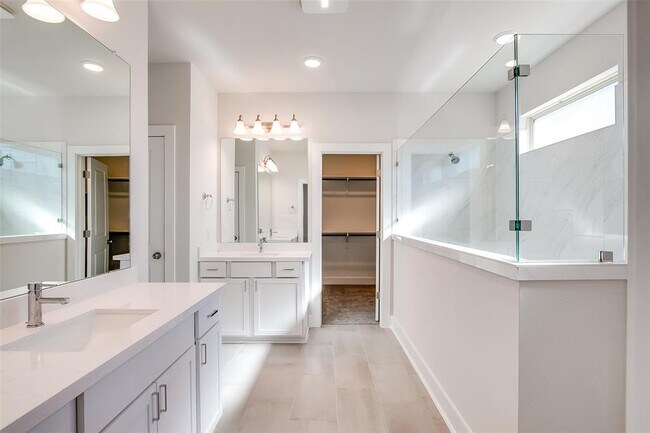 Building Photo - 2900 Miletto Dr