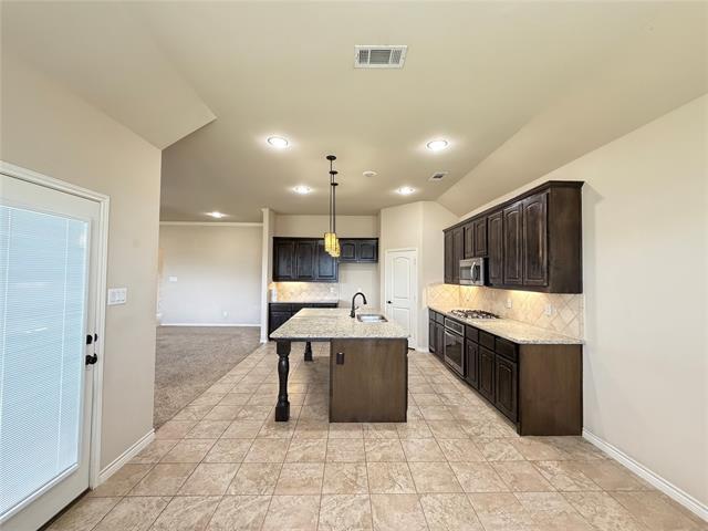 Building Photo - 637 Peach Ln