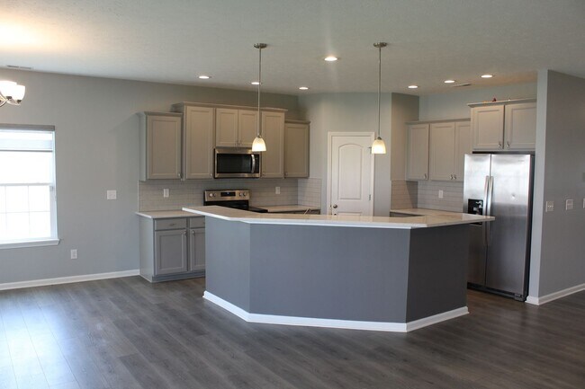 Building Photo - Beautiful Ranch in a popular Avon Community!