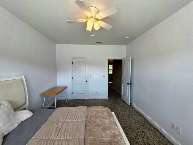 Building Photo - 4 Bedroom/3 Bathroom Plus, Plus, and Plus ...