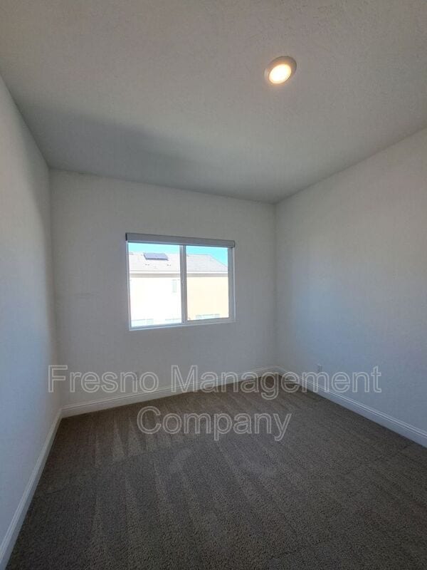 Building Photo - 911 Blue Oak Lane W