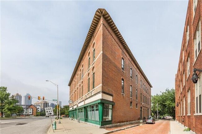 Building Photo - 970 Fort Wayne Ave