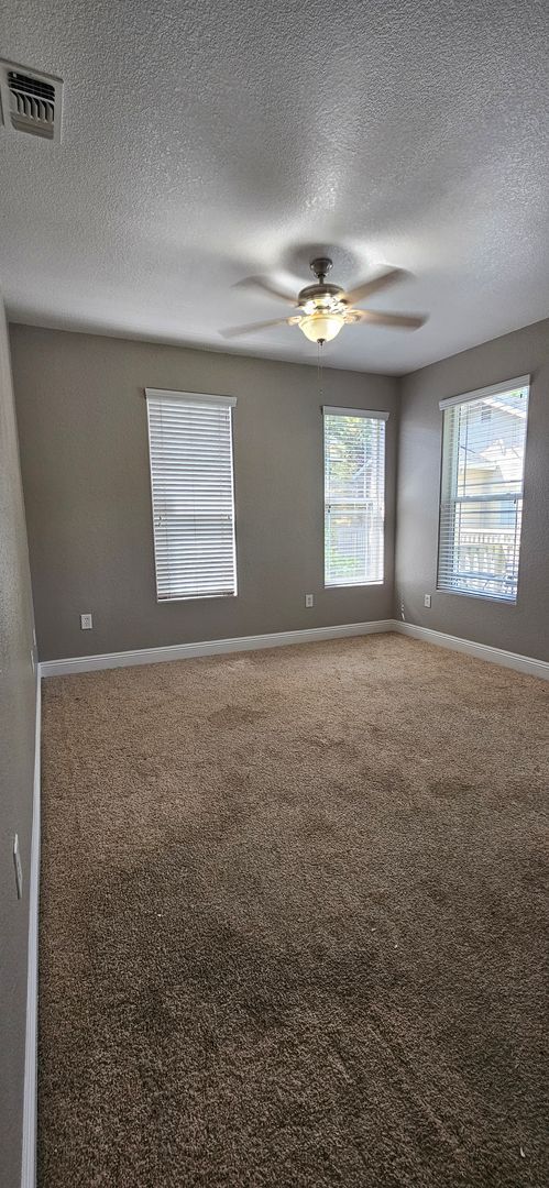 Building Photo - G Street 6 Plex