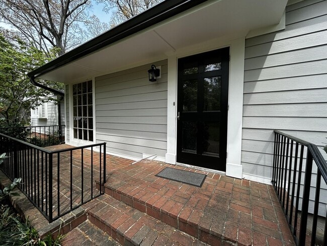 Building Photo - 101 E Lewis Rd