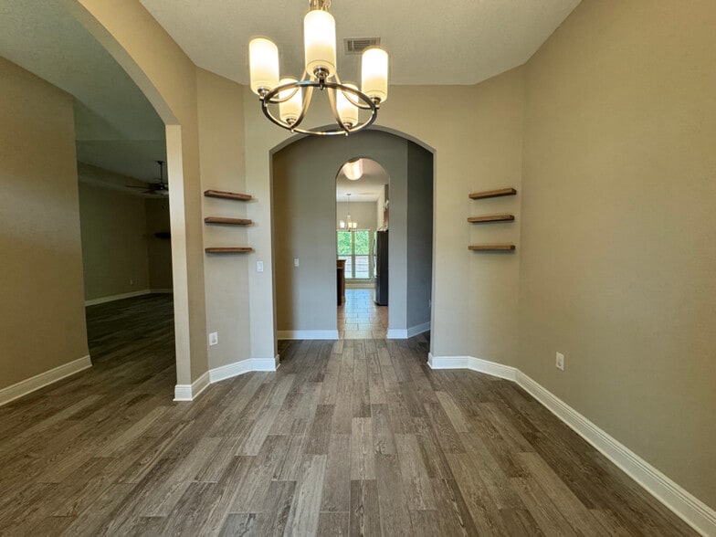 Building Photo - 2103 Frontera St