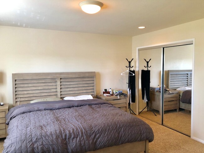 Building Photo - Lovely 3 bd/2.5 ba Townhome - Old Town Torrance!