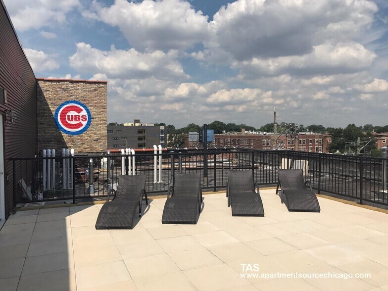 Building Photo - 932 W Dakin St