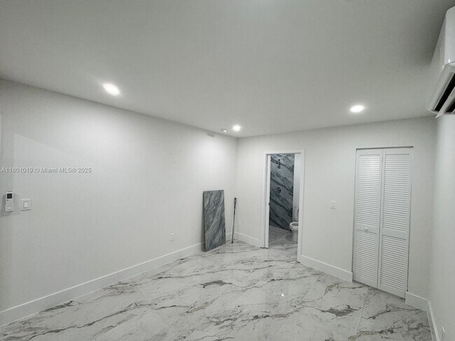 Building Photo - 11000 SW 47th Terrace