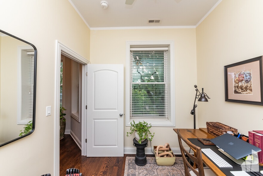 Building Photo - 839 Lyman Ave