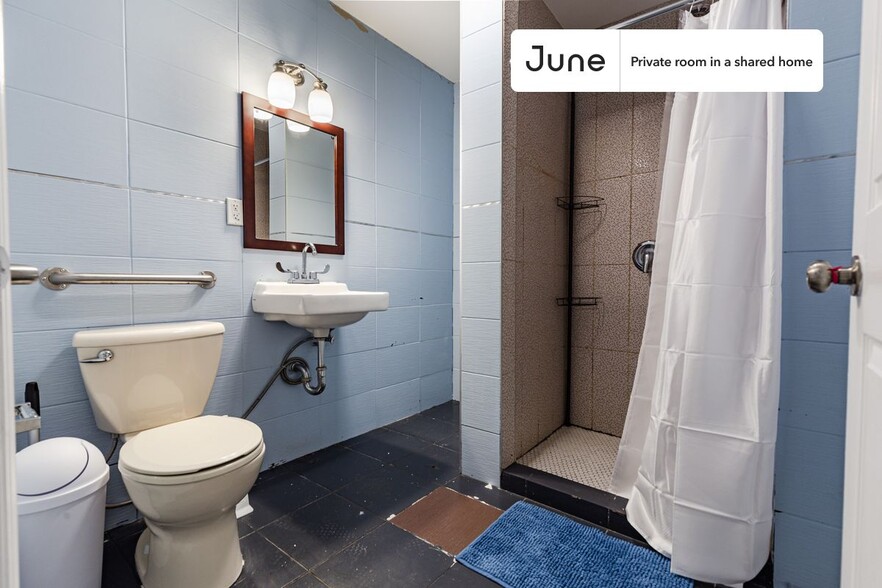 Building Photo - Room in Shared 3 bed/2 bath home