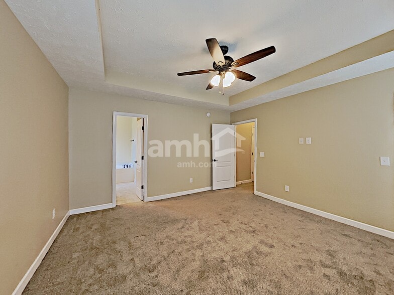 Building Photo - 8013 Mandan Dr