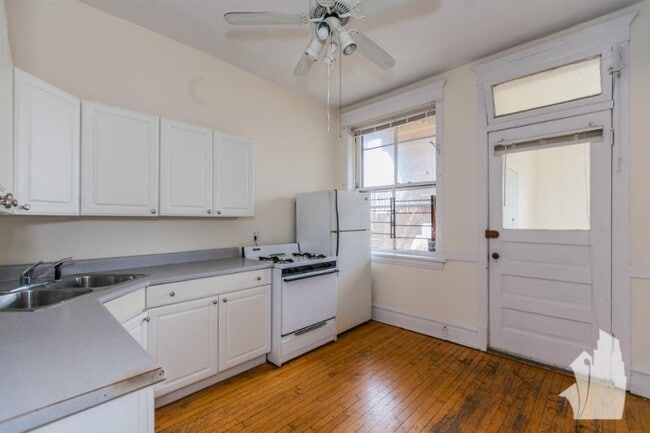 Building Photo - 3 bedroom in Chicago IL 60613