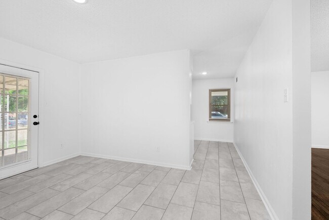 Building Photo - 3 bedroom, 2 bath recently renovated in Southaven