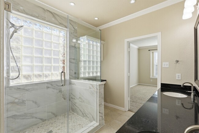 Building Photo - 10358 Grandbrook Dr