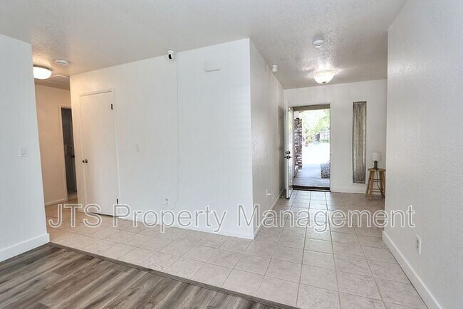 Building Photo - 6069 Kingwood Cir