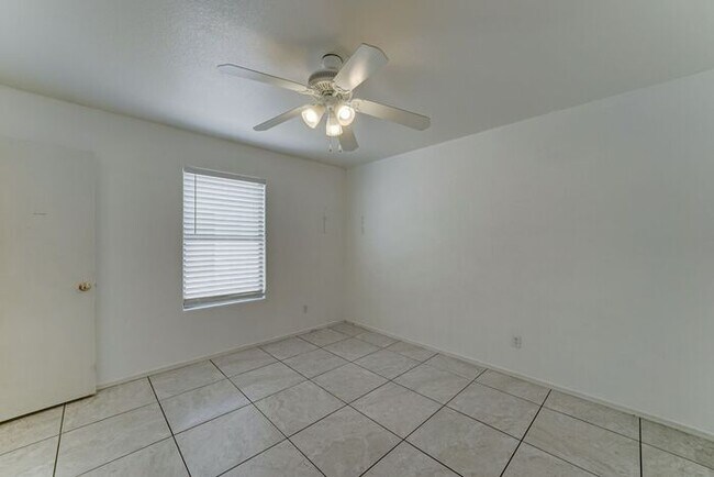 Building Photo - COMING SOON! Spacious 3 Bed 2 Bath home in the Estrella Neighborhood