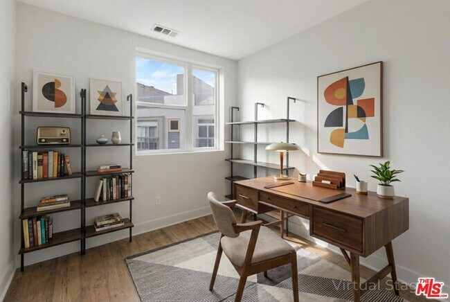 Building Photo - 2753 Waverly Dr