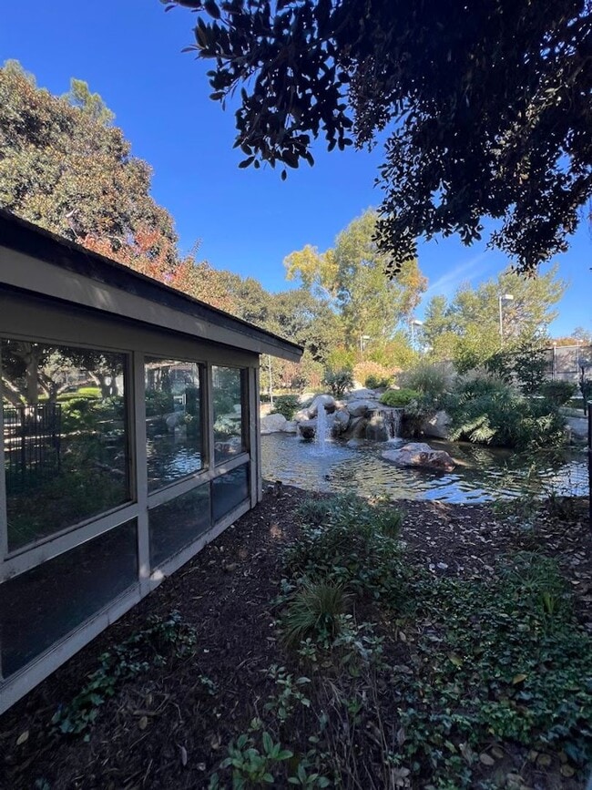 Building Photo - Irvine 2 bedroom with Upgrades