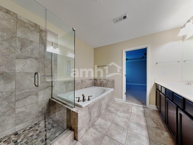 Building Photo - 3419 Greentree Ln