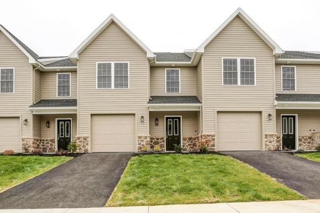 Building Photo - 30 Brook Side Dr