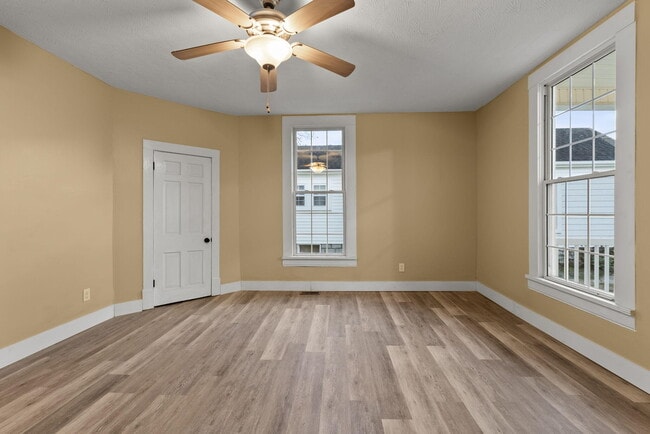 Building Photo - 216 N 2nd St