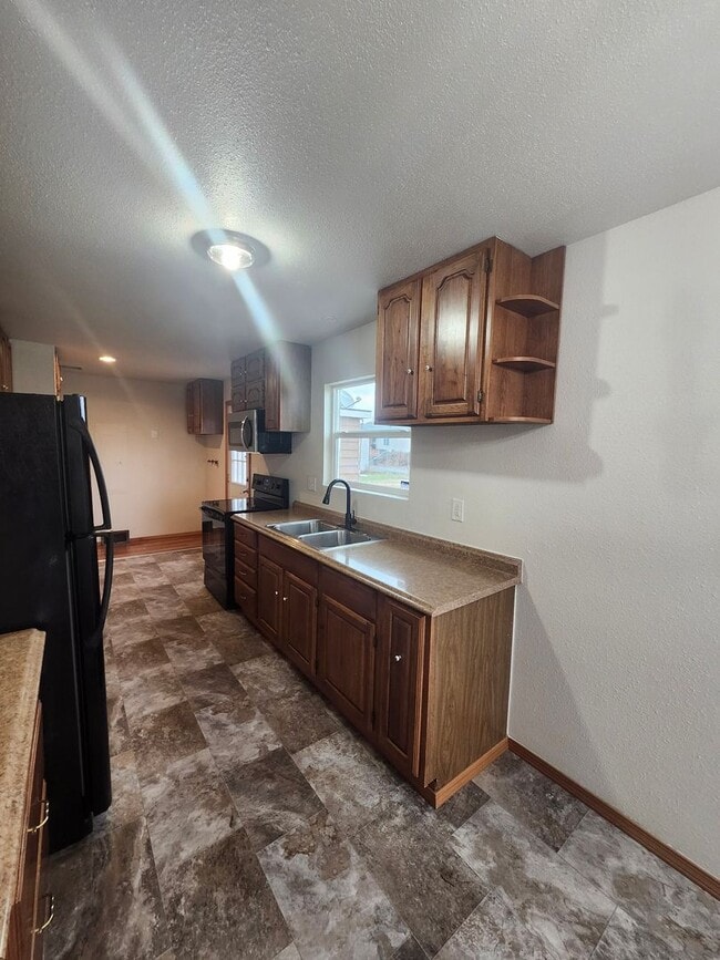 Building Photo - Charming 3-bedroom, 1-bathroom home located in the vibrant community of Pasco, WA.