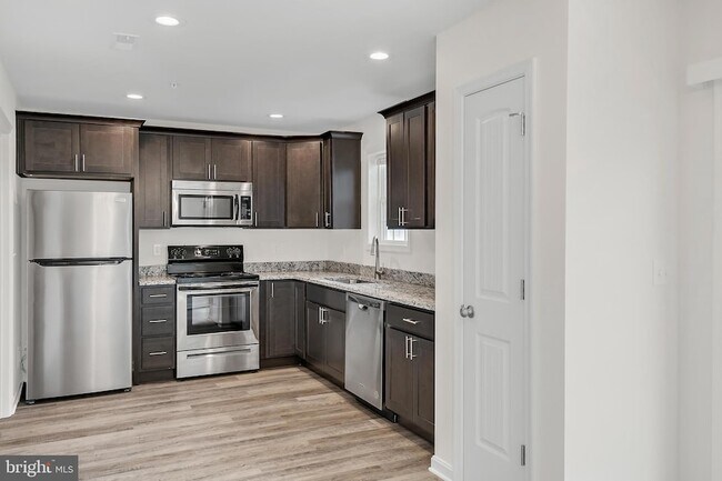Building Photo - 2607 Maplewood Cir