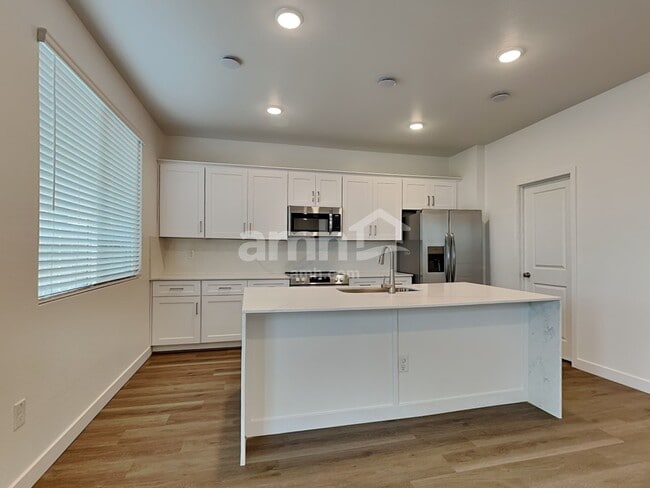 Building Photo - 9746 W Luxton Ln